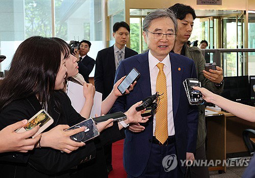 '호르무즈 피격' 나무호 잔해 분석 결과 공개... 조현 외교장관 국회 보고