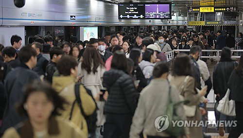 '월요병'보다 혼잡한 '화요일 출근길'... 서울 지하철 이용객 190만 명으로 주중 최고치