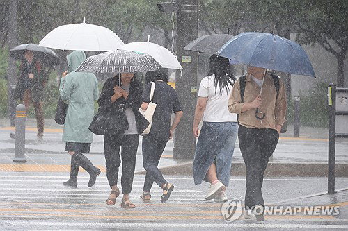 전국 덮친 강풍 동반 폭우&hellip;강원 산지 최대 150mm 이상 쏟아진다