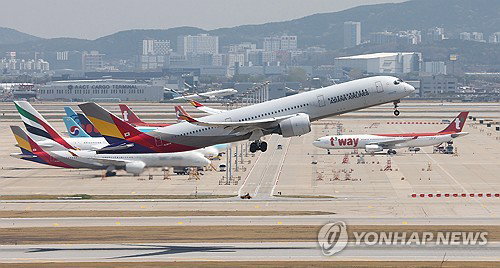 유류할증료 2배 폭등에 아시아나 '마일리지 할인' 승부수&hellip;전 노선 최대 1만 마일 감면