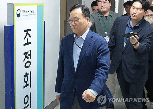 삼성전자 총파업 D-1 사측 대표교섭위원 3차 사후조정 출석&hellip;경영 원칙 고수 속 막판 협상