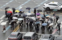 산둥반도발 저기압 한반도 관통, 수도권·강원 산지 최고 150mm 폭우 비상