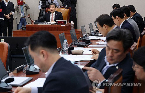 국회 산자위, 소상공인 경영위기 시 정부 지원 의무화 법안 의결... 영업비밀 보호 및 주얼리 진흥 포함 23건 처리
