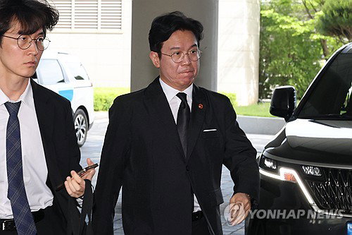 삼성전자 총파업 전야 고용장관 긴급 등판, '성과급 난제' 속 노사 막판 중재 착수
