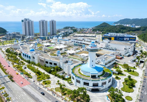 롯데몰 동부산점, LIV 골프 코리아 연계 상반기 최대 규모 '서프라이스 위크' 돌입