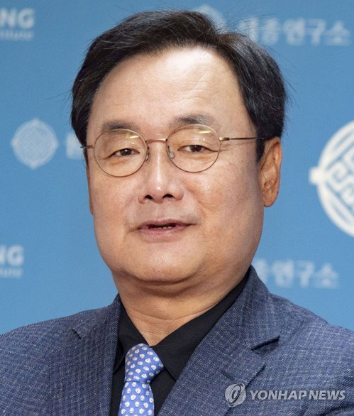 이용준 세종연구소 이사장 연임 의결... 외교부 승인 거부 가능성에 '안갯속' 인사