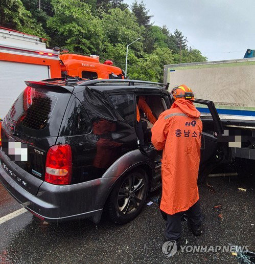 면허정지 수준 만취운전 SUV가 부른 참극&hellip;주차차량 추돌로 60대 동승자 사망
