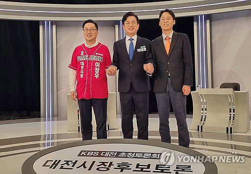 대전시장 토론회 격돌, 트램 사업비 3000억 증액과 행정통합 무산 책임론 공방