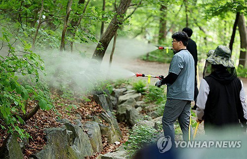 수도권 전역 포위한 러브버그, 경기 북부까지 확산에 범정부 방제 총력전