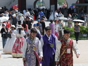 외국인 관광객 두 달 연속 200만 돌파…관광시장 ‘역대급 회복세’