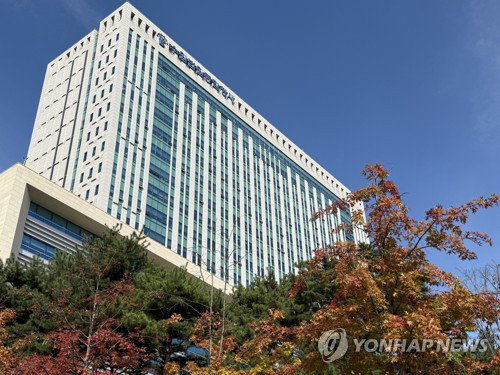 '北 공작원 접선' 혐의 민노총 간부 2명 1심 무죄... 법원 